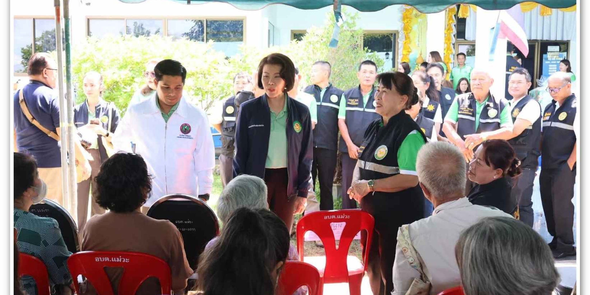 มอบถุงยังชีพช่วยเหลือประชาชนผู้ประสบภัยน้ำท่วมในพื้นที่ตำบลแม่วะ ...